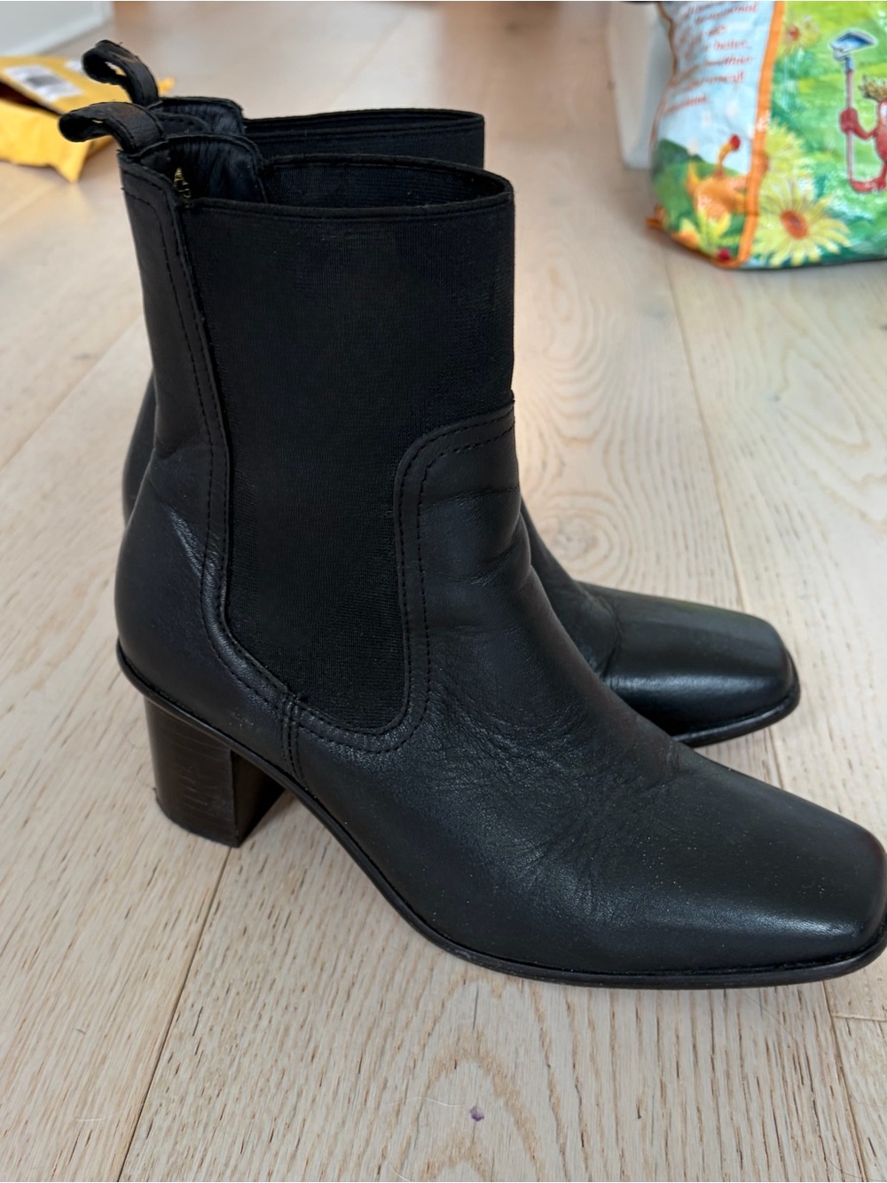 Patina leather Sleek Black Mid Block Heel Ankle Boots size 9
